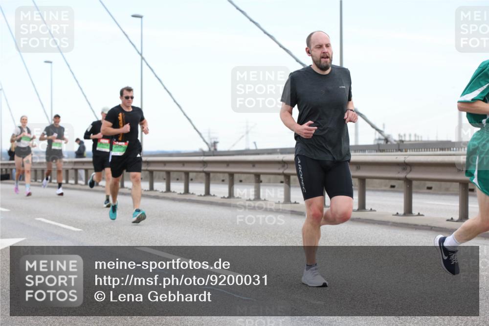03.10.2025 - Köhlbrandbrückenlauf Lena Gebhardt http://msf.ph/oto/9200031 03.10.2025 15:21:09 Position 1  meine-sportfotos.de