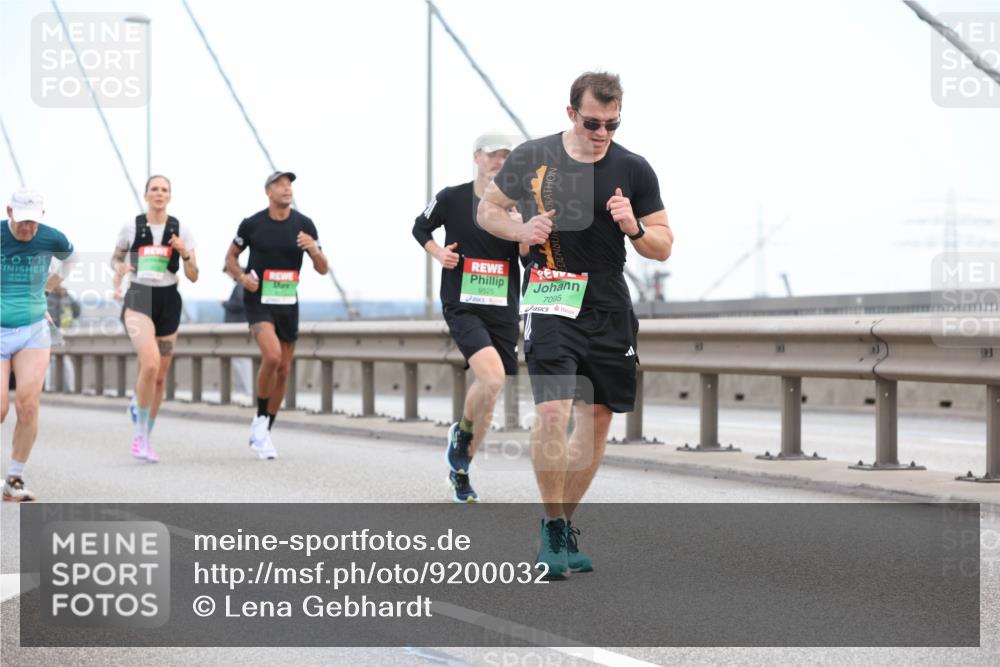 03.10.2025 - Köhlbrandbrückenlauf Lena Gebhardt http://msf.ph/oto/9200032 03.10.2025 15:21:10 Position 1 2025, 9525, 7095 meine-sportfotos.de