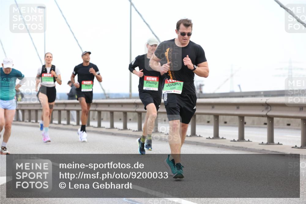 03.10.2025 - Köhlbrandbrückenlauf Lena Gebhardt http://msf.ph/oto/9200033 03.10.2025 15:21:10 Position 1 2025, 9525, 7095 meine-sportfotos.de