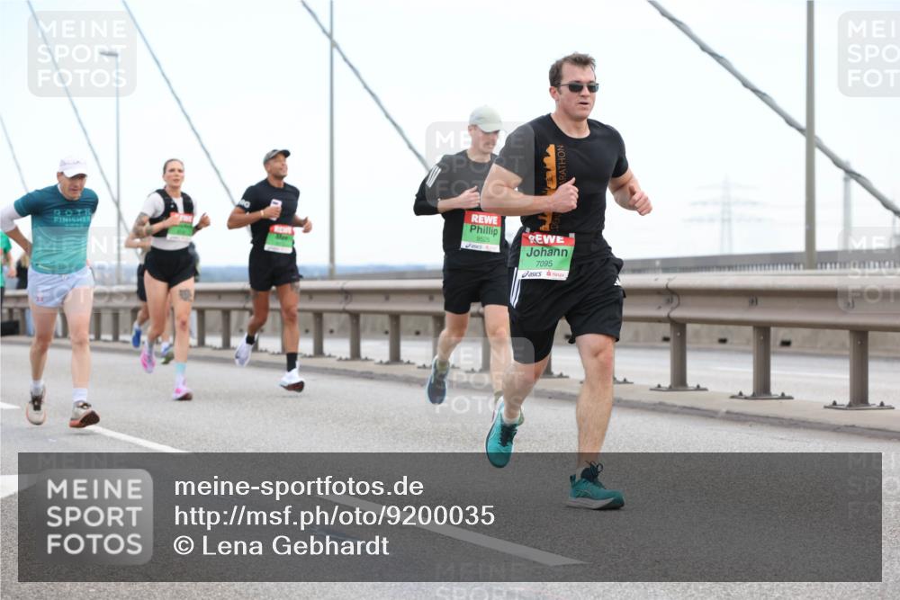 03.10.2025 - Köhlbrandbrückenlauf Lena Gebhardt http://msf.ph/oto/9200035 03.10.2025 15:21:10 Position 1 2021, 9525, 7095 meine-sportfotos.de