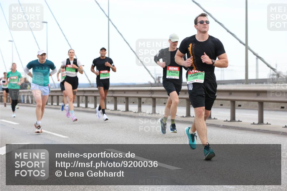 03.10.2025 - Köhlbrandbrückenlauf Lena Gebhardt http://msf.ph/oto/9200036 03.10.2025 15:21:11 Position 1 2025, 9525, 7095 meine-sportfotos.de