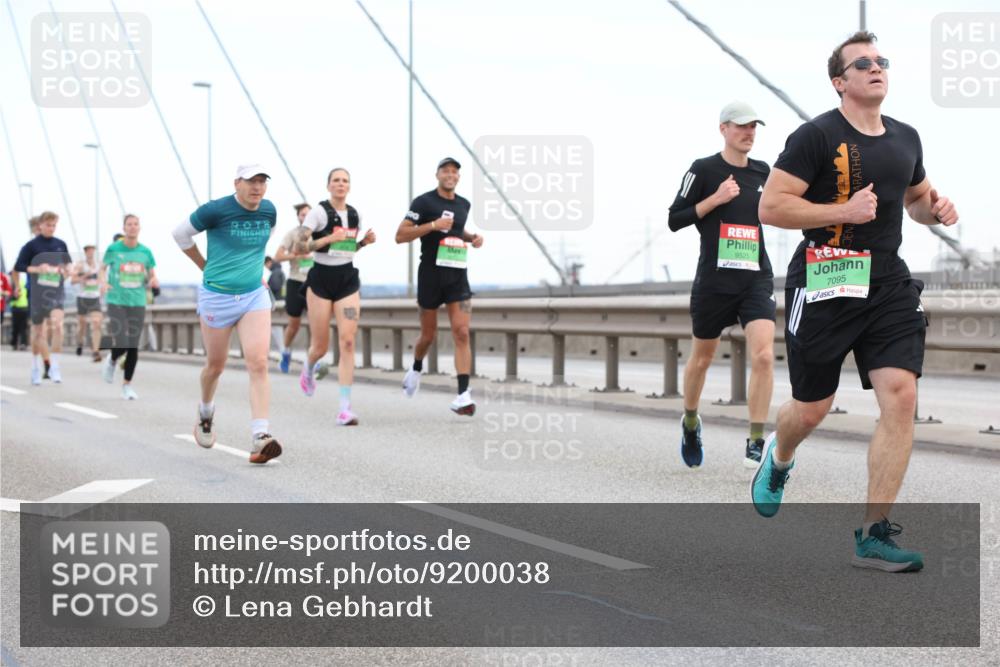 03.10.2025 - Köhlbrandbrückenlauf Lena Gebhardt http://msf.ph/oto/9200038 03.10.2025 15:21:11 Position 1 2025, 9525, 7095 meine-sportfotos.de