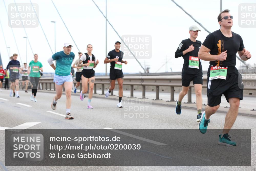 03.10.2025 - Köhlbrandbrückenlauf Lena Gebhardt http://msf.ph/oto/9200039 03.10.2025 15:21:11 Position 1 2025, 9525, 7095 meine-sportfotos.de