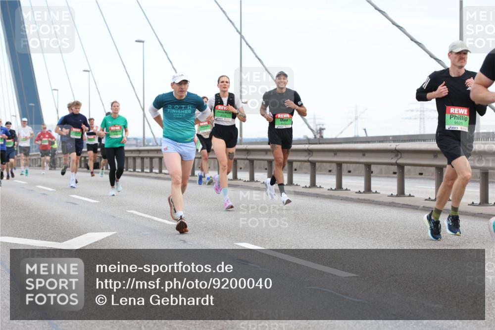 03.10.2025 - Köhlbrandbrückenlauf Lena Gebhardt http://msf.ph/oto/9200040 03.10.2025 15:21:11 Position 1 2025, 9525 meine-sportfotos.de