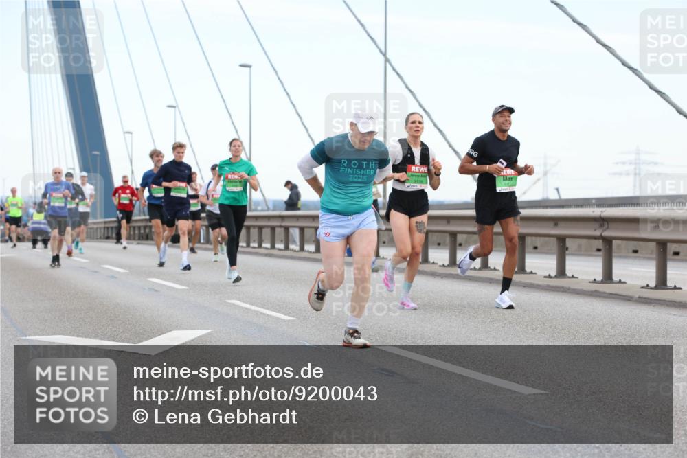 03.10.2025 - Köhlbrandbrückenlauf Lena Gebhardt http://msf.ph/oto/9200043 03.10.2025 15:21:12 Position 1 9178, 2025, 9177, 2501 meine-sportfotos.de