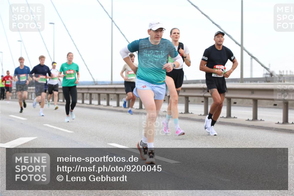 03.10.2025 - Köhlbrandbrückenlauf Lena Gebhardt http://msf.ph/oto/9200045 03.10.2025 15:21:13 Position 1 2025 meine-sportfotos.de