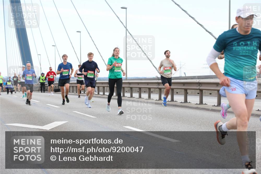 03.10.2025 - Köhlbrandbrückenlauf Lena Gebhardt http://msf.ph/oto/9200047 03.10.2025 15:21:14 Position 1 2025 meine-sportfotos.de
