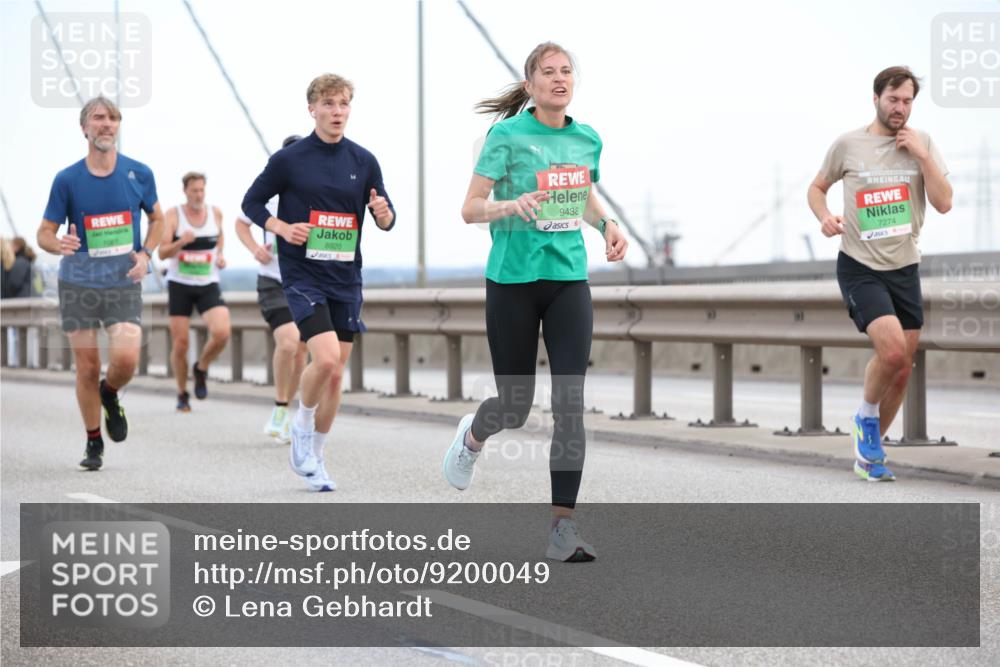 03.10.2025 - Köhlbrandbrückenlauf Lena Gebhardt http://msf.ph/oto/9200049 03.10.2025 15:21:14 Position 1 8920, 9438, 7274 meine-sportfotos.de