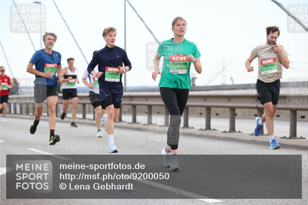 03.10.2025 - Köhlbrandbrückenlauf Lena Gebhardt http://msf.ph/oto/9200050 03.10.2025 15:21:15 Position 1 8920, 9438, 7274 meine-sportfotos.de