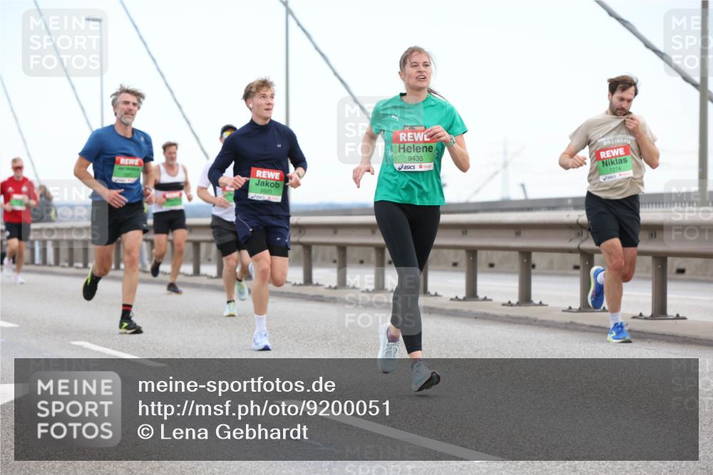 03.10.2025 - Köhlbrandbrückenlauf Lena Gebhardt http://msf.ph/oto/9200051 03.10.2025 15:21:15 Position 1 8920, 9438, 7274 meine-sportfotos.de