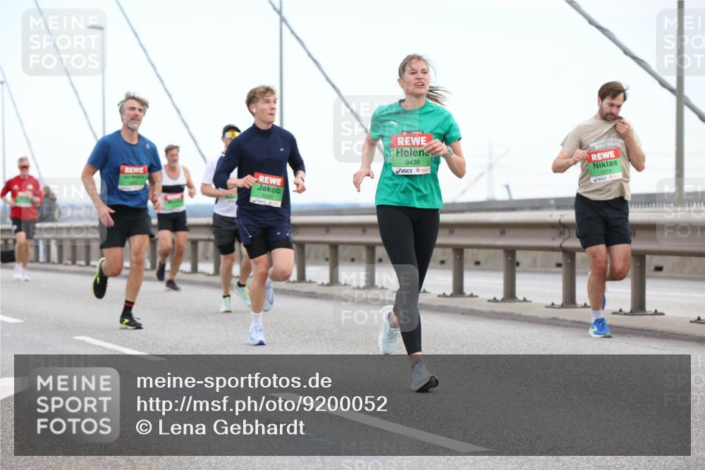 03.10.2025 - Köhlbrandbrückenlauf Lena Gebhardt http://msf.ph/oto/9200052 03.10.2025 15:21:15 Position 1 8920, 9438, 7274 meine-sportfotos.de