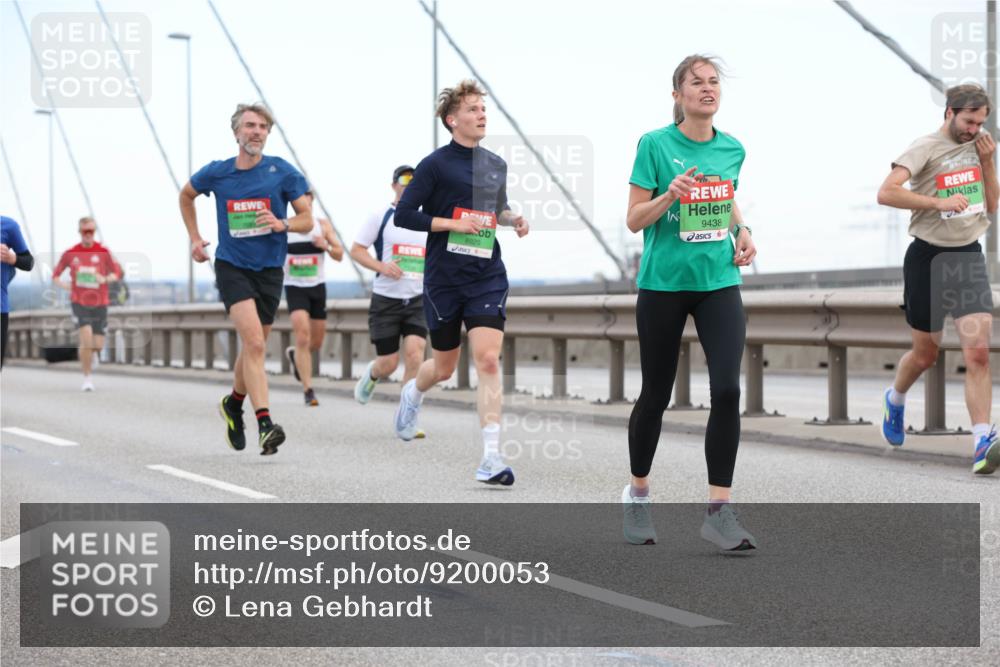 03.10.2025 - Köhlbrandbrückenlauf Lena Gebhardt http://msf.ph/oto/9200053 03.10.2025 15:21:15 Position 1 8920, 9438, 422 meine-sportfotos.de