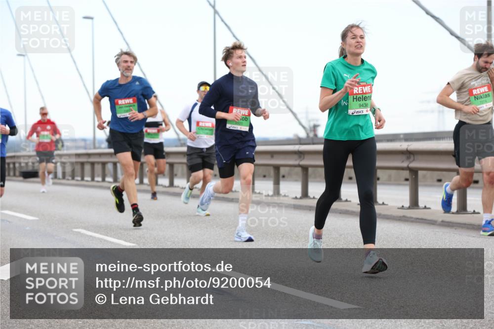 03.10.2025 - Köhlbrandbrückenlauf Lena Gebhardt http://msf.ph/oto/9200054 03.10.2025 15:21:15 Position 1 9438, 7274 meine-sportfotos.de