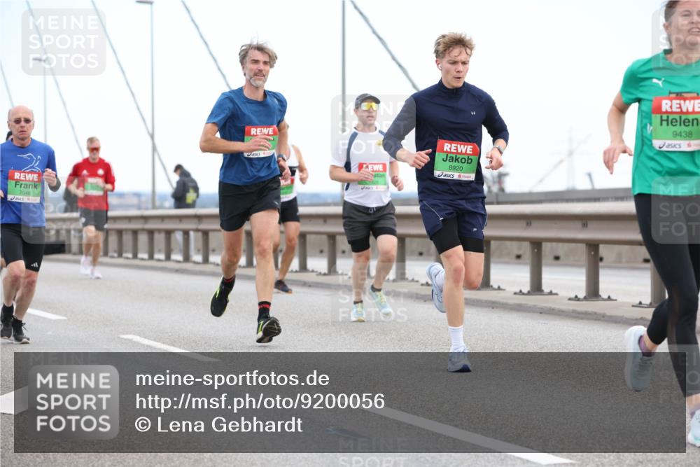 03.10.2025 - Köhlbrandbrückenlauf Lena Gebhardt http://msf.ph/oto/9200056 03.10.2025 15:21:15 Position 1 7046, 8920, 9438 meine-sportfotos.de