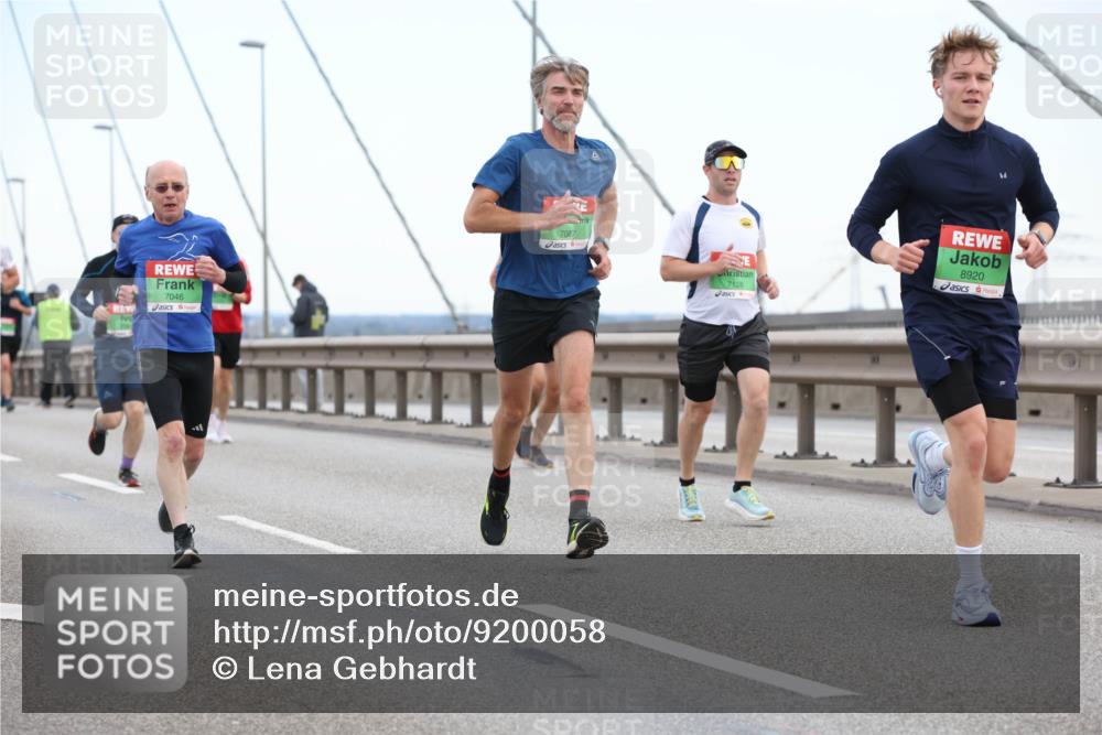 03.10.2025 - Köhlbrandbrückenlauf Lena Gebhardt http://msf.ph/oto/9200058 03.10.2025 15:21:16 Position 1 7046, 7087, 7128, 8920 meine-sportfotos.de