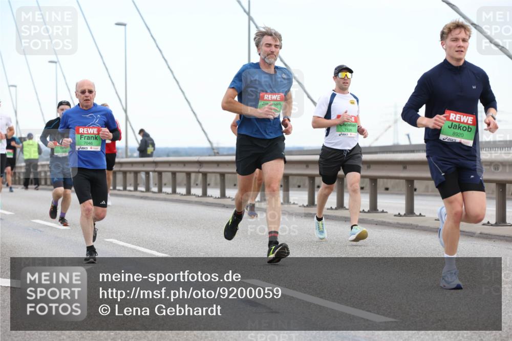 03.10.2025 - Köhlbrandbrückenlauf Lena Gebhardt http://msf.ph/oto/9200059 03.10.2025 15:21:16 Position 1 7046, 7128, 8920 meine-sportfotos.de