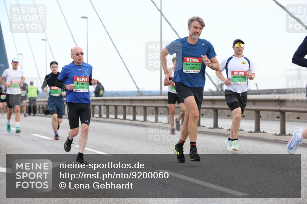 03.10.2025 - Köhlbrandbrückenlauf Lena Gebhardt http://msf.ph/oto/9200060 03.10.2025 15:21:16 Position 1 7046, 7087, 7128 meine-sportfotos.de