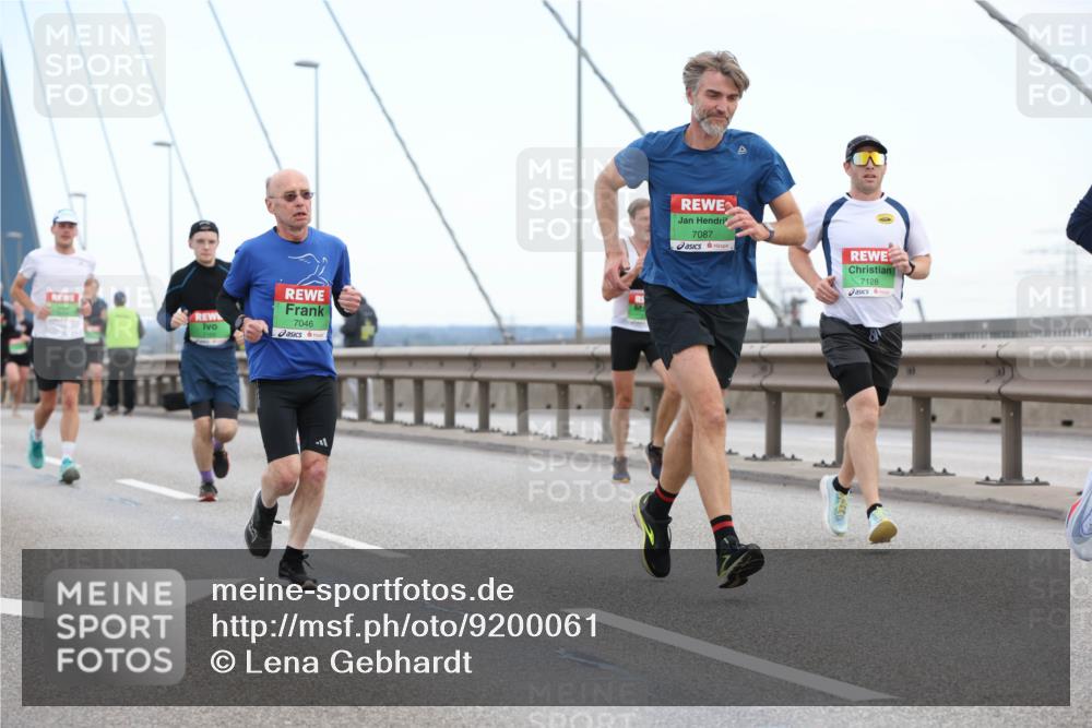 03.10.2025 - Köhlbrandbrückenlauf Lena Gebhardt http://msf.ph/oto/9200061 03.10.2025 15:21:17 Position 1 7046, 7087, 7128 meine-sportfotos.de