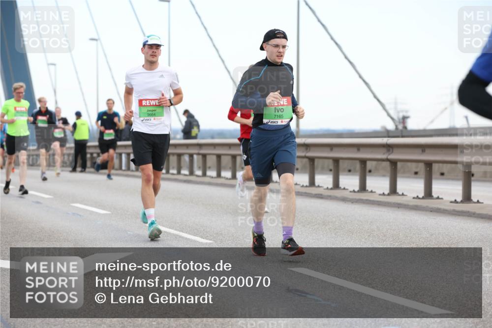 03.10.2025 - Köhlbrandbrückenlauf Lena Gebhardt http://msf.ph/oto/9200070 03.10.2025 15:21:19 Position 1 9664, 7165 meine-sportfotos.de
