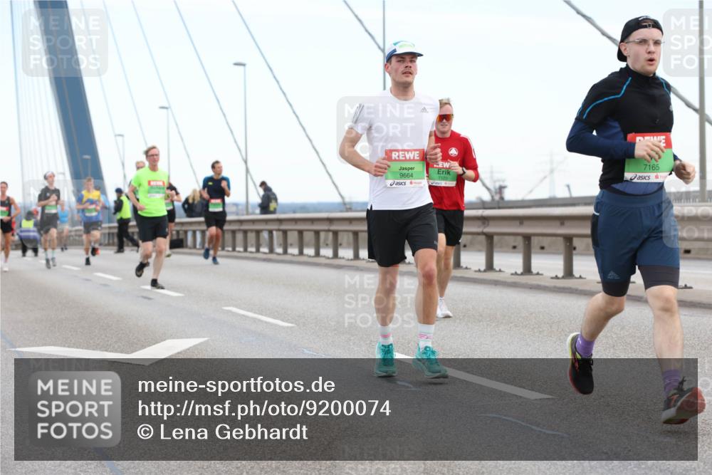 03.10.2025 - Köhlbrandbrückenlauf Lena Gebhardt http://msf.ph/oto/9200074 03.10.2025 15:21:20 Position 1 9664, 7120, 7165 meine-sportfotos.de