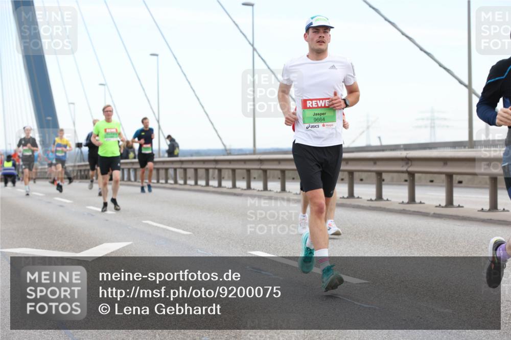 03.10.2025 - Köhlbrandbrückenlauf Lena Gebhardt http://msf.ph/oto/9200075 03.10.2025 15:21:21 Position 1 9664 meine-sportfotos.de