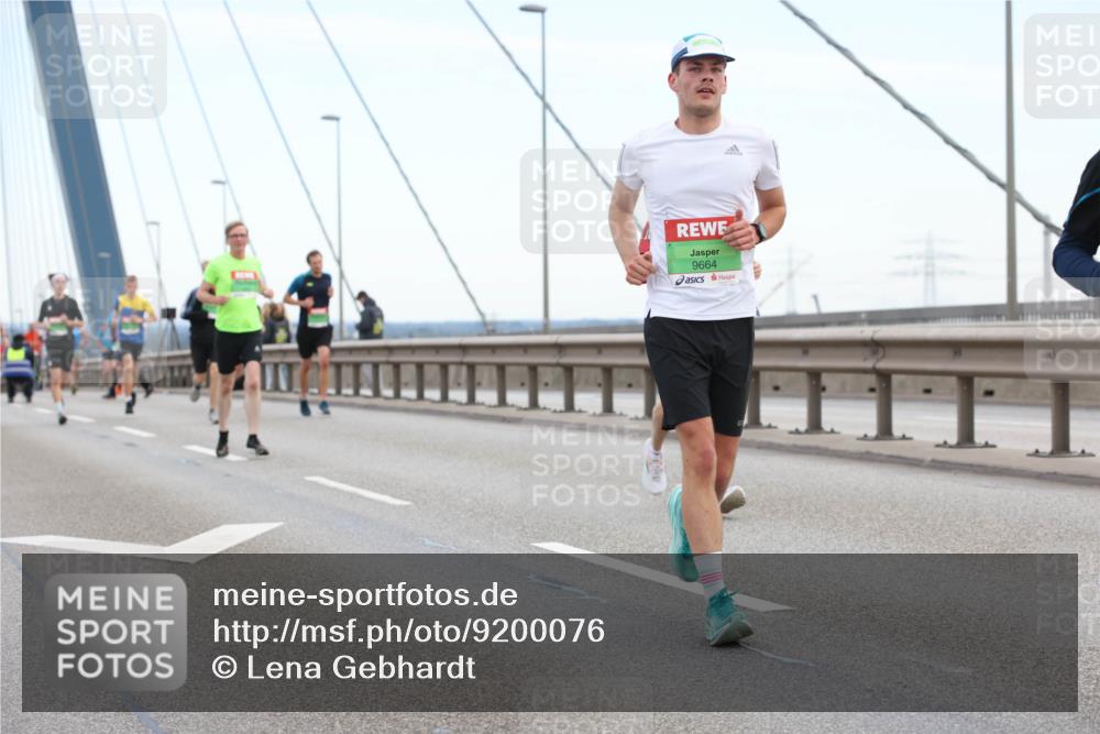 03.10.2025 - Köhlbrandbrückenlauf Lena Gebhardt http://msf.ph/oto/9200076 03.10.2025 15:21:21 Position 1 9664 meine-sportfotos.de