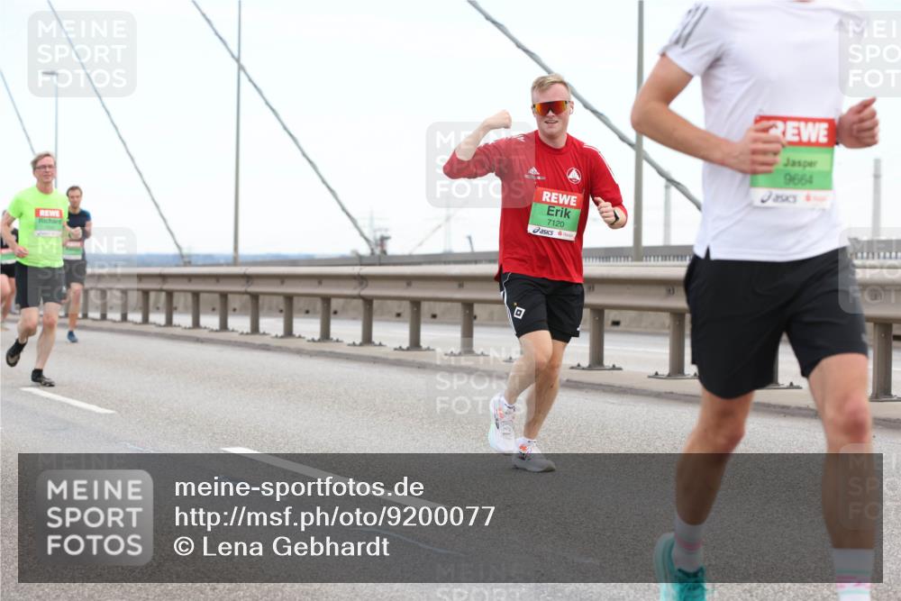 03.10.2025 - Köhlbrandbrückenlauf Lena Gebhardt http://msf.ph/oto/9200077 03.10.2025 15:21:22 Position 1 7120, 9664 meine-sportfotos.de