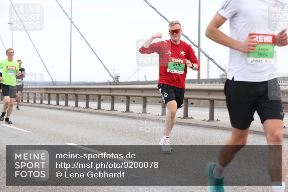 03.10.2025 - Köhlbrandbrückenlauf Lena Gebhardt http://msf.ph/oto/9200078 03.10.2025 15:21:22 Position 1 7120, 9664 meine-sportfotos.de