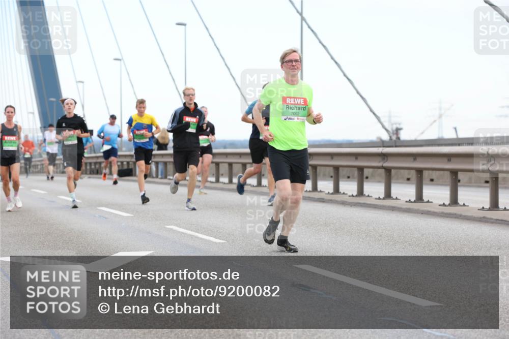 03.10.2025 - Köhlbrandbrückenlauf Lena Gebhardt http://msf.ph/oto/9200082 03.10.2025 15:21:23 Position 1 7092 meine-sportfotos.de