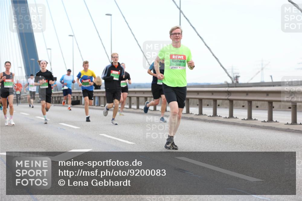 03.10.2025 - Köhlbrandbrückenlauf Lena Gebhardt http://msf.ph/oto/9200083 03.10.2025 15:21:23 Position 1 7092 meine-sportfotos.de