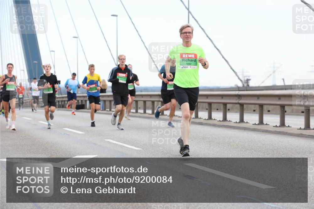 03.10.2025 - Köhlbrandbrückenlauf Lena Gebhardt http://msf.ph/oto/9200084 03.10.2025 15:21:23 Position 1 7092 meine-sportfotos.de