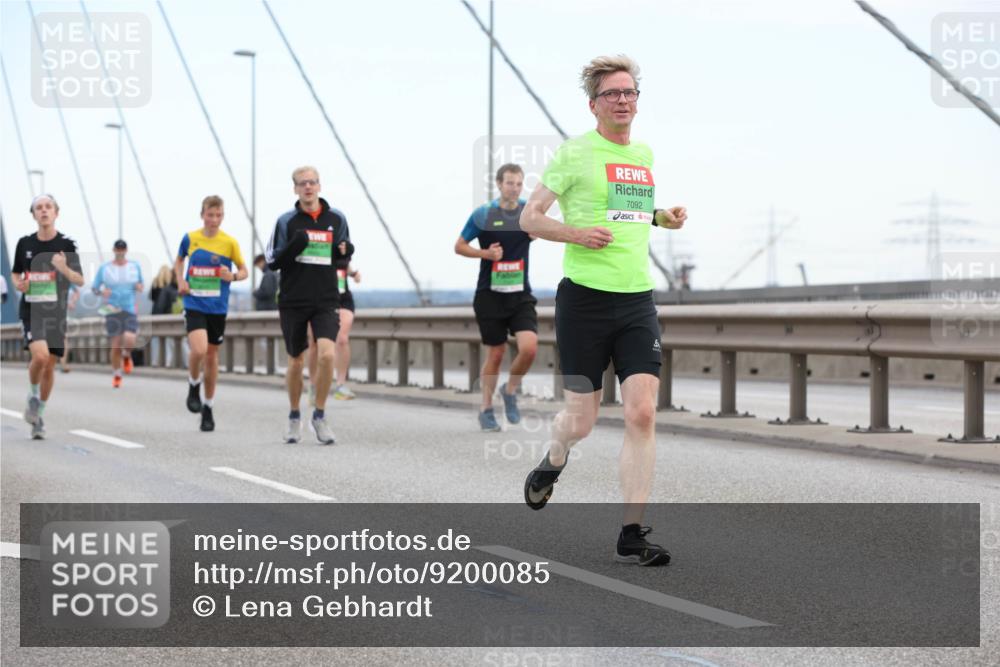 03.10.2025 - Köhlbrandbrückenlauf Lena Gebhardt http://msf.ph/oto/9200085 03.10.2025 15:21:24 Position 1 7092 meine-sportfotos.de