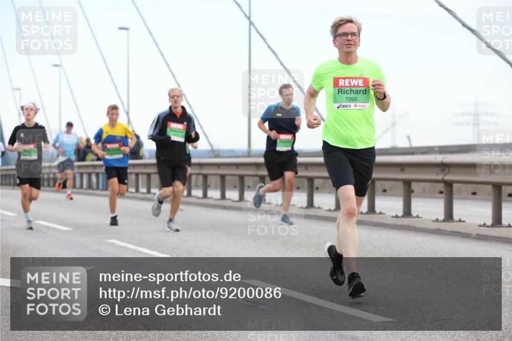03.10.2025 - Köhlbrandbrückenlauf Lena Gebhardt http://msf.ph/oto/9200086 03.10.2025 15:21:24 Position 1 7092 meine-sportfotos.de