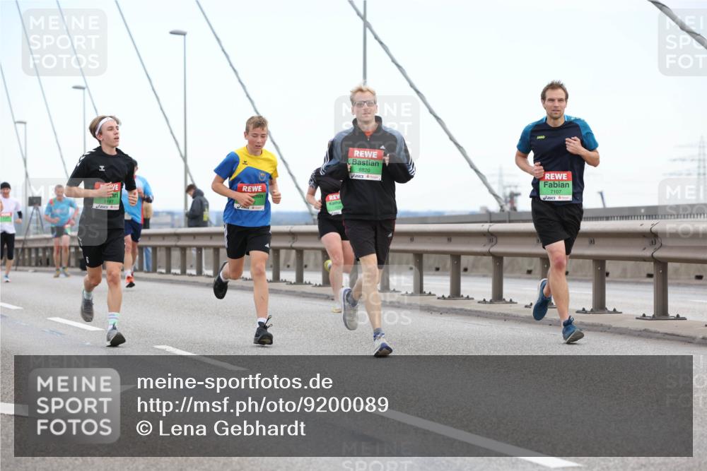 03.10.2025 - Köhlbrandbrückenlauf Lena Gebhardt http://msf.ph/oto/9200089 03.10.2025 15:21:25 Position 1 9187, 8820, 7107 meine-sportfotos.de
