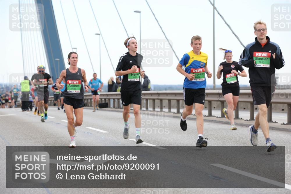03.10.2025 - Köhlbrandbrückenlauf Lena Gebhardt http://msf.ph/oto/9200091 03.10.2025 15:21:26 Position 1 9186, 9187, 8872, 8820 meine-sportfotos.de