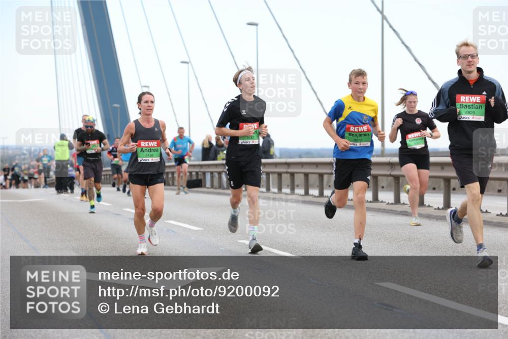 03.10.2025 - Köhlbrandbrückenlauf Lena Gebhardt http://msf.ph/oto/9200092 03.10.2025 15:21:26 Position 1 9186, 9187, 8872, 7233, 8820 meine-sportfotos.de