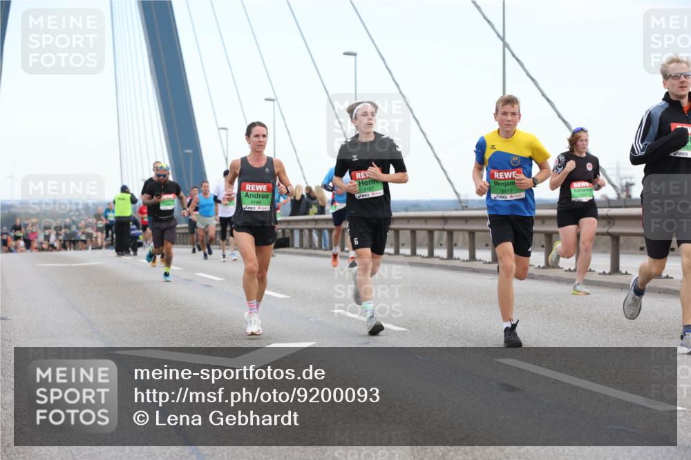03.10.2025 - Köhlbrandbrückenlauf Lena Gebhardt http://msf.ph/oto/9200093 03.10.2025 15:21:26 Position 1 9186, 9187, 8872, 6 meine-sportfotos.de