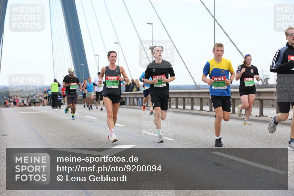03.10.2025 - Köhlbrandbrückenlauf Lena Gebhardt http://msf.ph/oto/9200094 03.10.2025 15:21:26 Position 1 9186, 9187, 8872, 6 meine-sportfotos.de