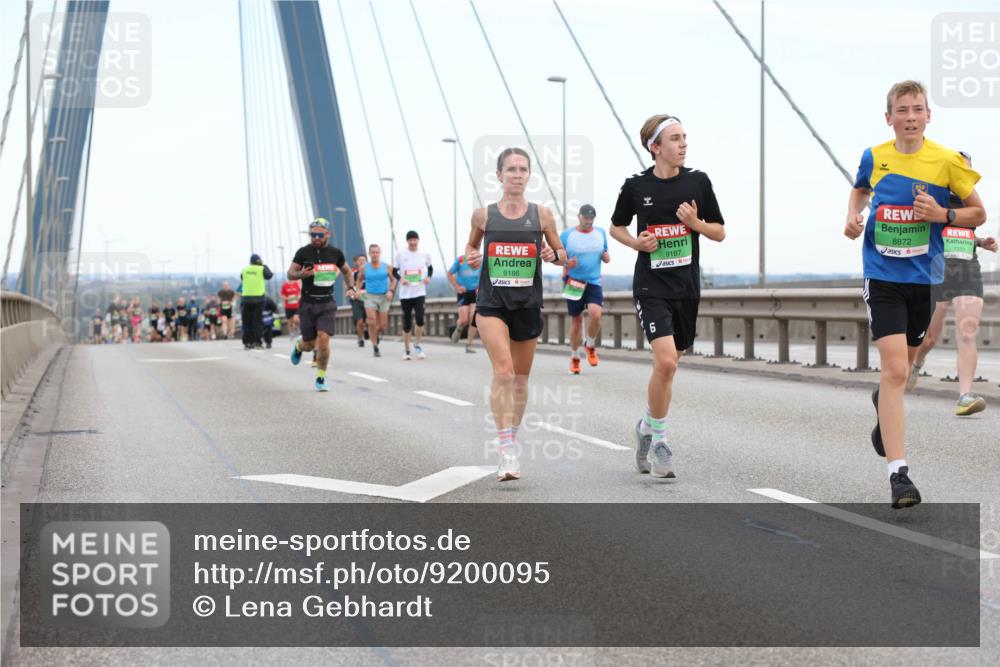 03.10.2025 - Köhlbrandbrückenlauf Lena Gebhardt http://msf.ph/oto/9200095 03.10.2025 15:21:27 Position 1 9186, 9187, 850, 8872, 7233, 6 meine-sportfotos.de