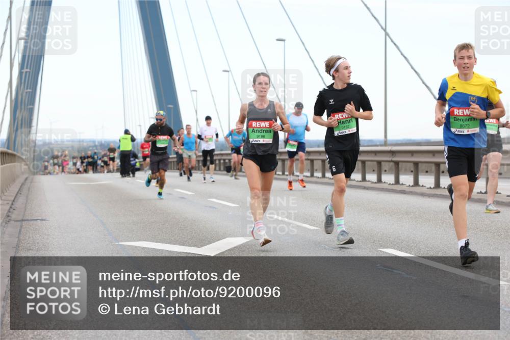 03.10.2025 - Köhlbrandbrückenlauf Lena Gebhardt http://msf.ph/oto/9200096 03.10.2025 15:21:27 Position 1 9186, 9187, 6, 8872, 7233 meine-sportfotos.de