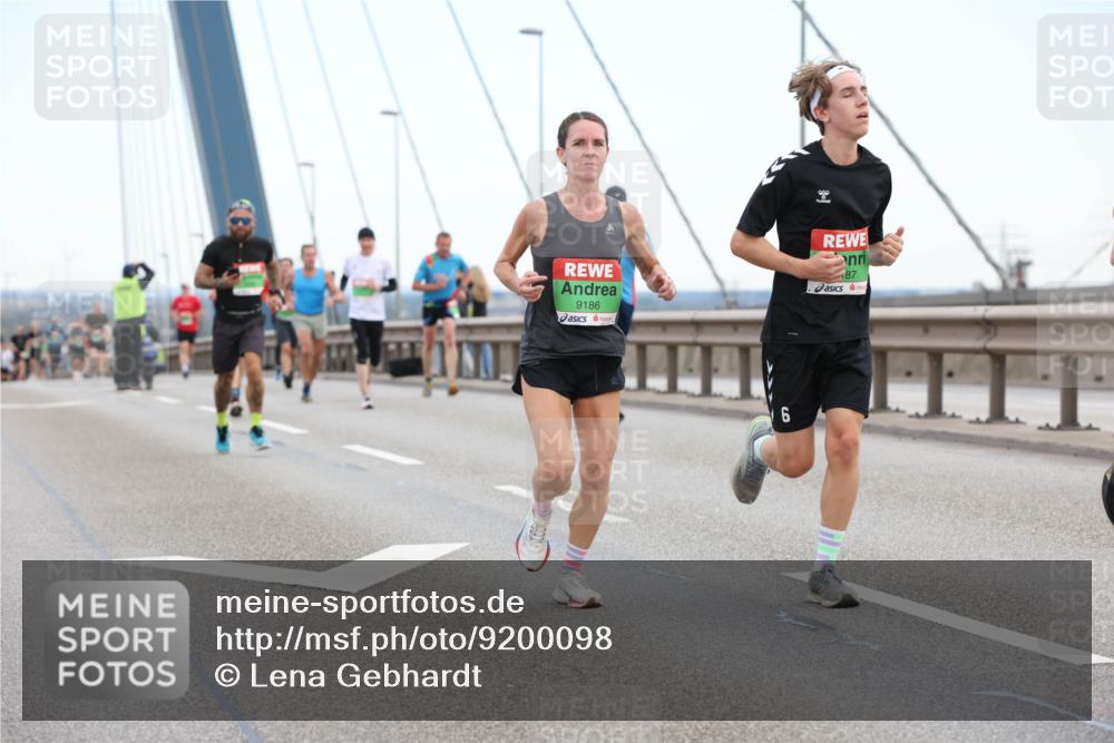 03.10.2025 - Köhlbrandbrückenlauf Lena Gebhardt http://msf.ph/oto/9200098 03.10.2025 15:21:27 Position 1 9186, 6, 87 meine-sportfotos.de