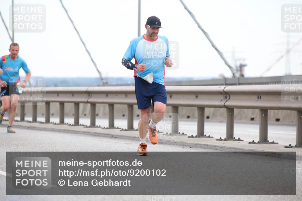 03.10.2025 - Köhlbrandbrückenlauf Lena Gebhardt http://msf.ph/oto/9200102 03.10.2025 15:21:29 Position 1  meine-sportfotos.de