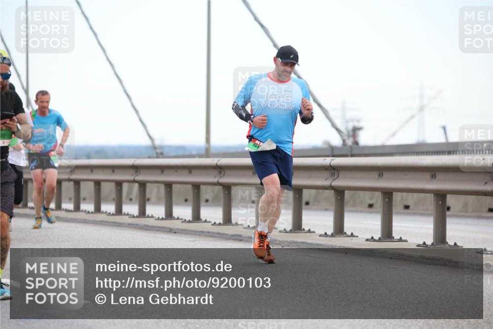 03.10.2025 - Köhlbrandbrückenlauf Lena Gebhardt http://msf.ph/oto/9200103 03.10.2025 15:21:29 Position 1 82 meine-sportfotos.de