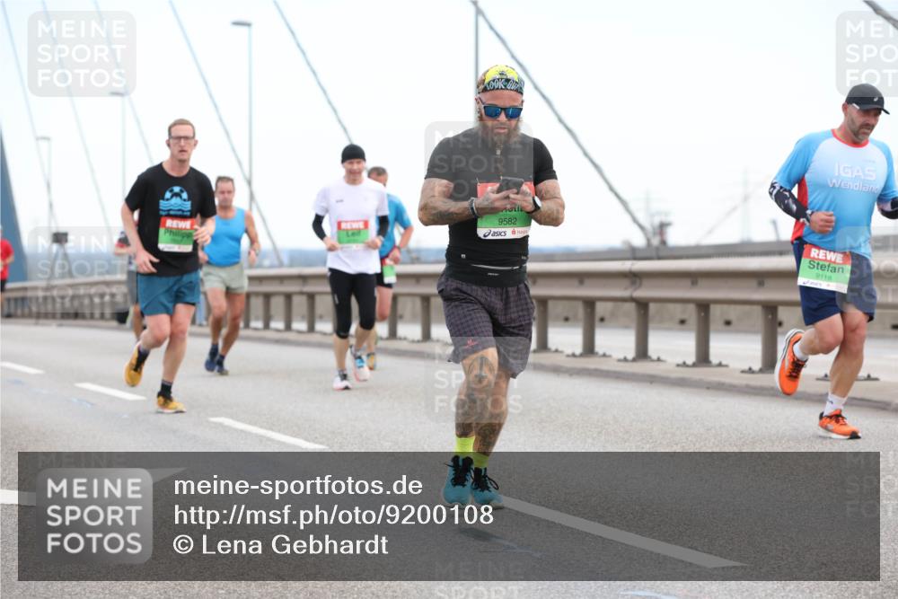 03.10.2025 - Köhlbrandbrückenlauf Lena Gebhardt http://msf.ph/oto/9200108 03.10.2025 15:21:31 Position 1 9582, 9118 meine-sportfotos.de