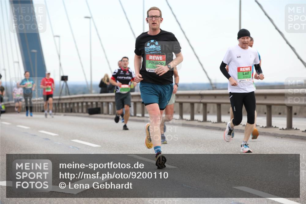 03.10.2025 - Köhlbrandbrückenlauf Lena Gebhardt http://msf.ph/oto/9200110 03.10.2025 15:21:32 Position 1 70, 8761 meine-sportfotos.de