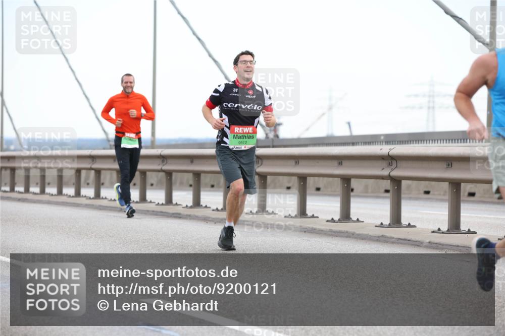 03.10.2025 - Köhlbrandbrückenlauf Lena Gebhardt http://msf.ph/oto/9200121 03.10.2025 15:21:35 Position 1 9512 meine-sportfotos.de