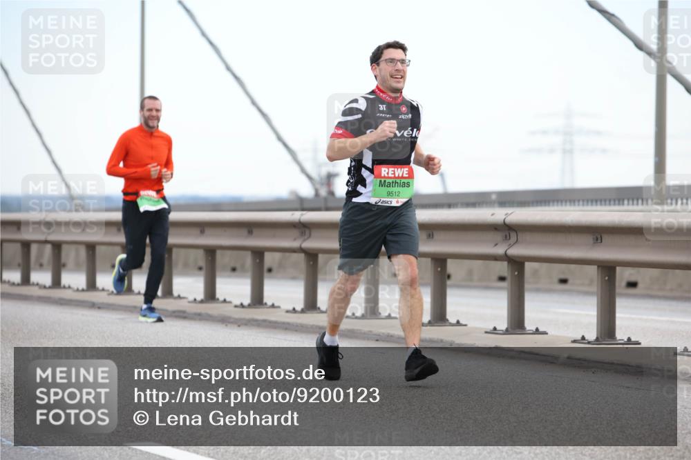 03.10.2025 - Köhlbrandbrückenlauf Lena Gebhardt http://msf.ph/oto/9200123 03.10.2025 15:21:36 Position 1 3, 9512 meine-sportfotos.de