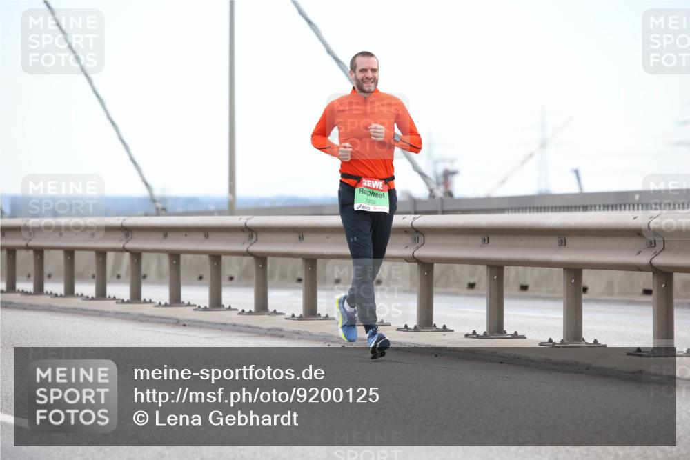 03.10.2025 - Köhlbrandbrückenlauf Lena Gebhardt http://msf.ph/oto/9200125 03.10.2025 15:21:37 Position 1 7202 meine-sportfotos.de