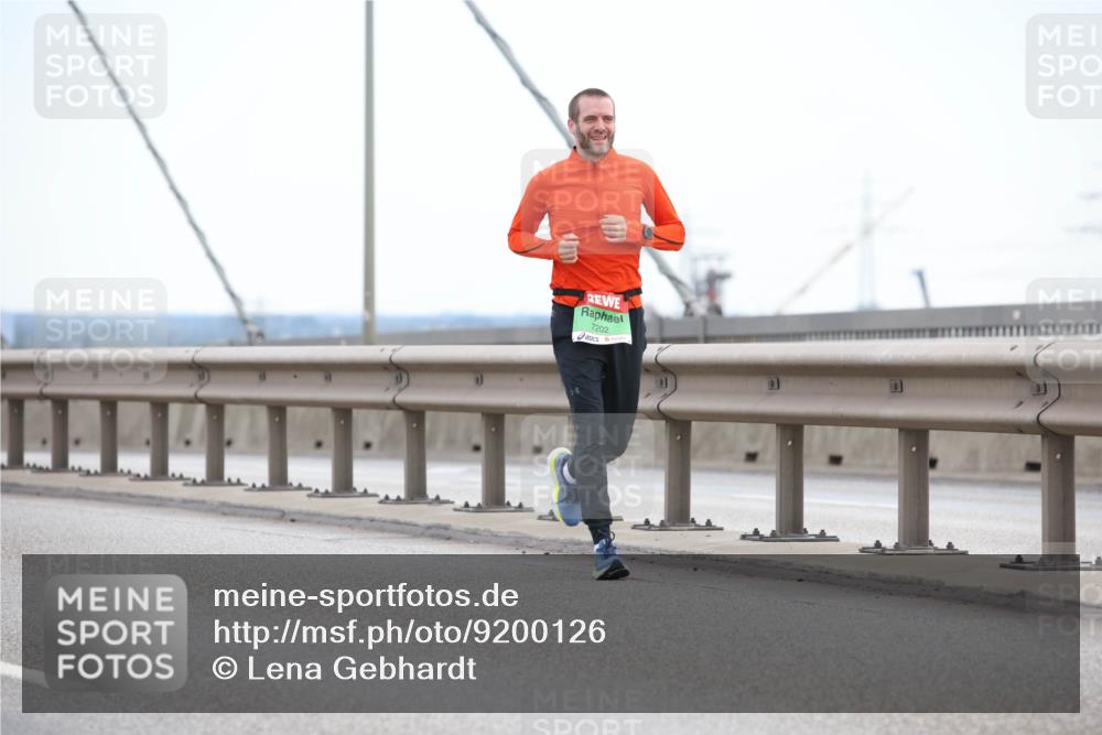 03.10.2025 - Köhlbrandbrückenlauf Lena Gebhardt http://msf.ph/oto/9200126 03.10.2025 15:21:37 Position 1 7202 meine-sportfotos.de