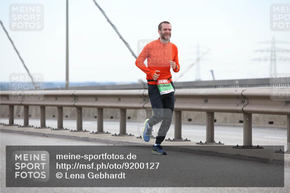 03.10.2025 - Köhlbrandbrückenlauf Lena Gebhardt http://msf.ph/oto/9200127 03.10.2025 15:21:37 Position 1 7202 meine-sportfotos.de